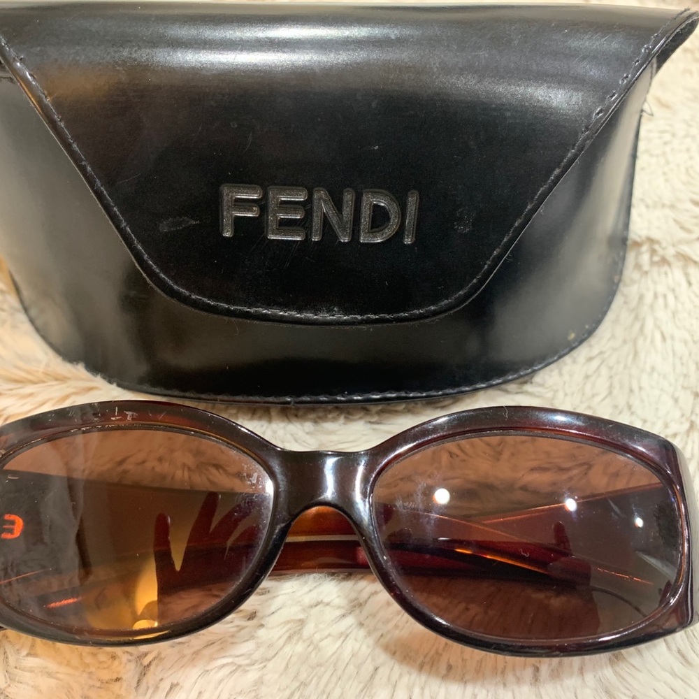 Authentic Fendi sunglasses. Color brown - Picture 4 of 7